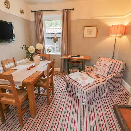 Sunnybank Thatch بيت للعطل *